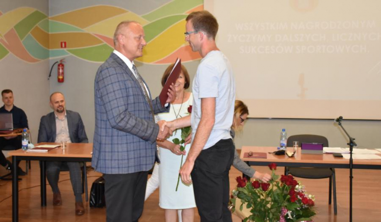 Sportowcy z gminy Bardo otrzymali stypendia burmistrza