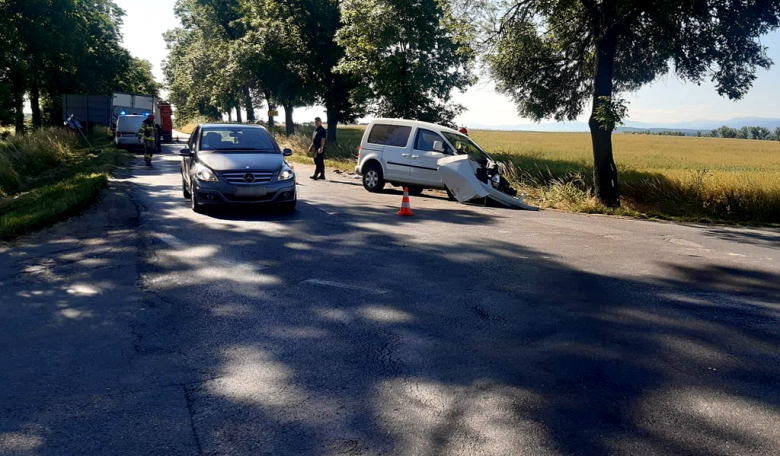 Zderzenie dwóch aut na skrzyżowaniu ul. Cukrowniczej z ul. Ziębicką