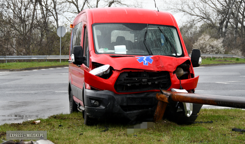 Zderzenie toyoty i forda na skrzyżowaniu ul. Legnickiej z krajową ósemką