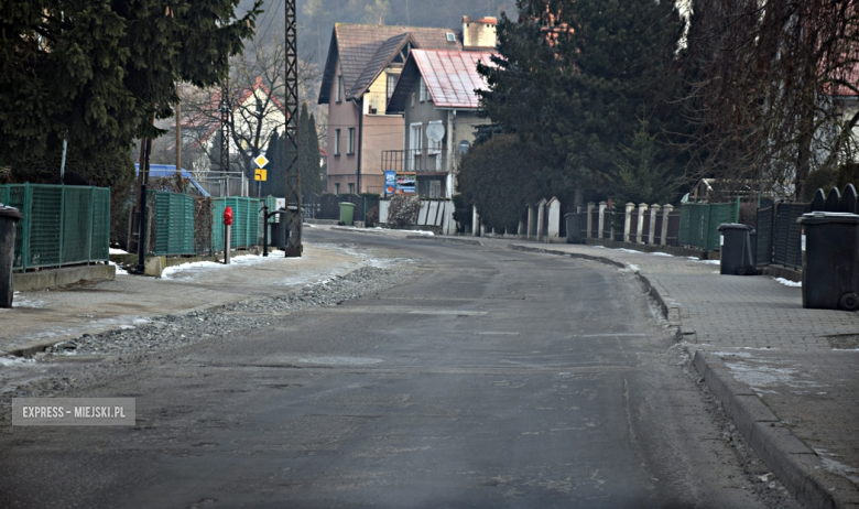 Ulica Grunwaldzka w Bardzie od dłuższego czasu wymaga remontu