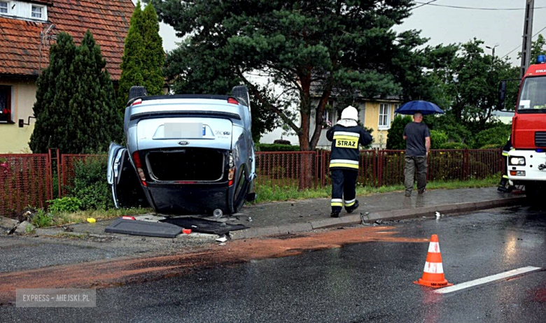Zderzenie dwóch samochodów w Kamieńcu Ząbkowickim
