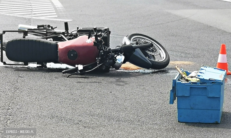 Zderzenie motocykla z osobówką na skrzyżowaniu krajowej ósemki i ul. Legnickiej