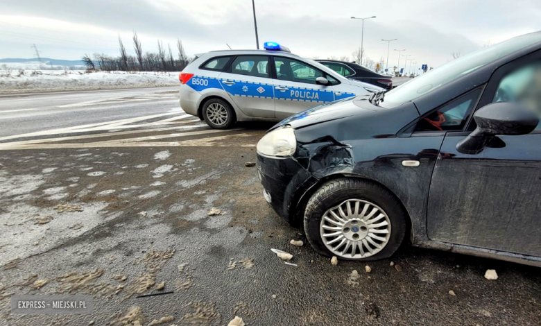 Zderzenie trzech pojazdów na skrzyżowaniu małej obwodnicy Ząbkowic Śląskich