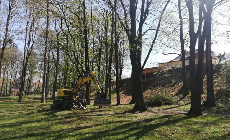 Ruszyła rewitalizacja kolejnej części parku miejskiego w Ząbkowicach Śląskich