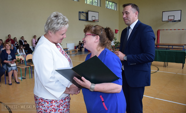 32 uczniów ze szkół w gminie Stoszowice odebrało stypendia za wybitne osiągnięcia