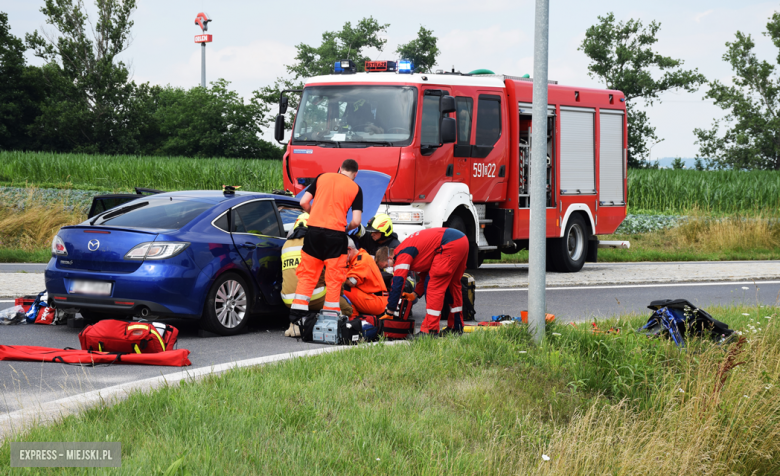 Wypadek motocykla i osobówki na małej obwodnicy Ząbkowic Śląskich. Zginął kierowca jednośladu