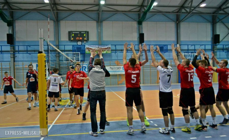 ZTS Ząbkowice Śląskie odniósł pewne zwycięstwo w pierwszym półfinale, pokonując Rosiek Syców 3:0