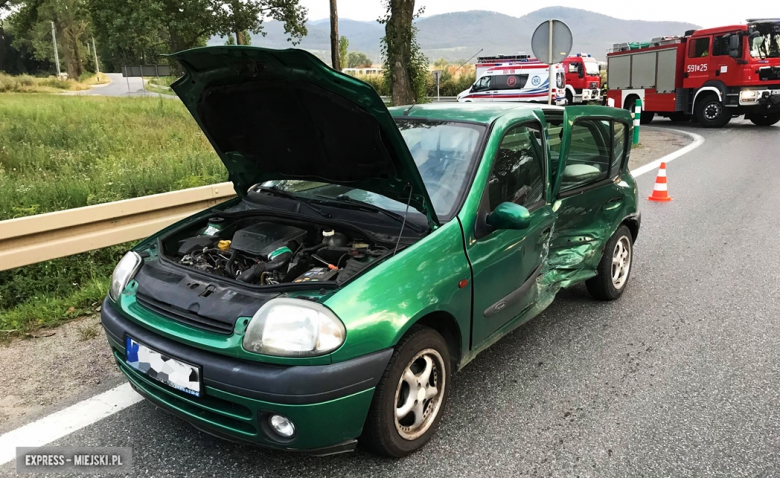 Zderzenie Renaulta i Opla na skrzyżowaniu na wysokości Przyłęku