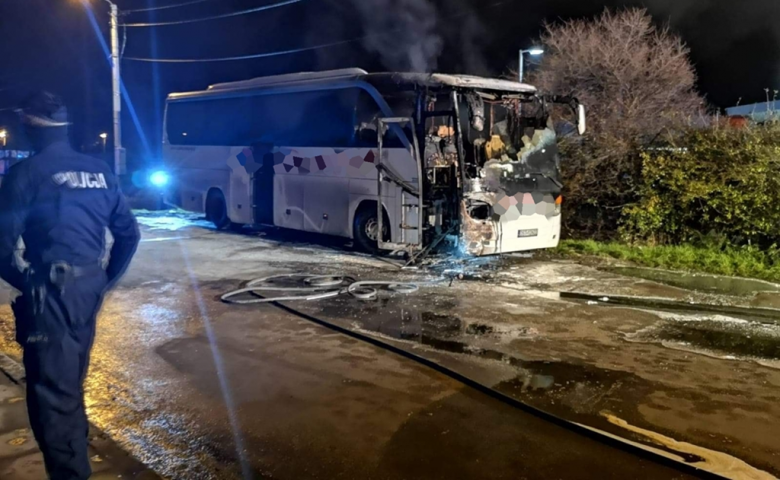 Pożar autobusu na stacji benzynowej w Ziębicach