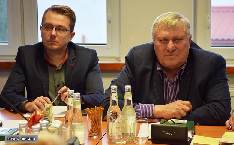 Patrycja Jurkowska i Paweł Jochymek vel. Pastor wyróżnieni podczas sesji rady gminy Stoszowice