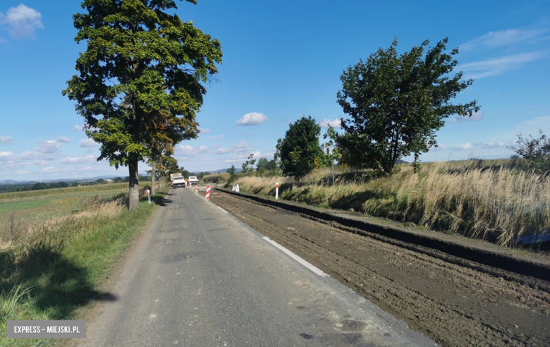 Remont obejmuje uszkodzony odcinek drogi między Sosnową (gm. Kamieniec Ząbkowicki) a skrzyżowaniem w Płonicy (gm. Złoty Stok)