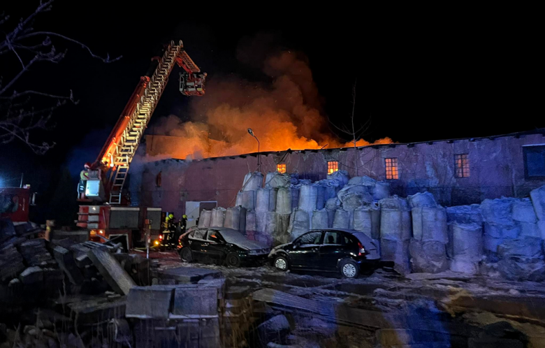 Pożar budynku po byłej cegielni w Olbrachcicach Wielkich