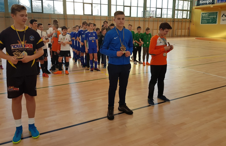 Drugie miejsce młodych Orłów na turnieju w Grodkowie