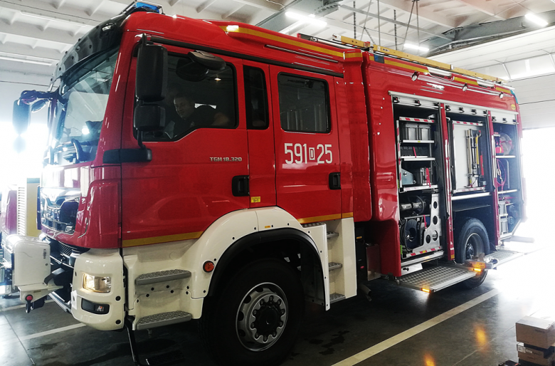 Samochód ratowniczo-gaśniczy MAN, na który strażacy-zawodowcy z Ząbkowic Śląskich czekali od 2018 roku dotarł wczoraj do jednostki