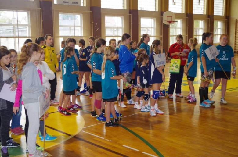 Końcem października w sali Szkoły Podstawowej nr 4 w Ziębicach rozegrany został turniej piłki ręczne