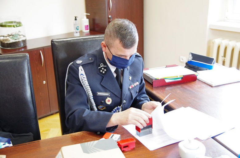 Urzędzie Miejskim w Ziębicach odbyło się przekazanie nowoczesnych radiotelefonów, które zasilą jednostki OSP z Henrykowa, Niedźwiedzia i Lubnowa