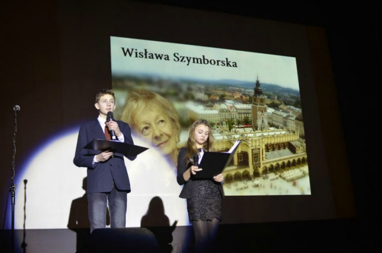 Przedstawienie odbyło się z okazji nadania gimnazjum nr 2 imienia Noblistów Polskich