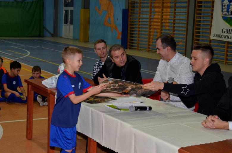 Piotr Zieliński odwiedził adeptów piłkarskich z ząbkowickiej szkółki „Orlik”