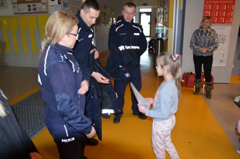 Strażacy uczyli dzieci udzielania pierwszej pomocy