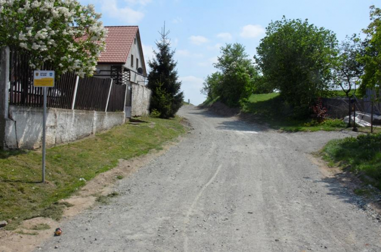 Dobiegają końca remonty dróg w Pawłowicach, Sieroszowie i Stolcu