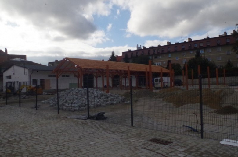 Prace na placu budowy targowiska gminnego w Ziębicach