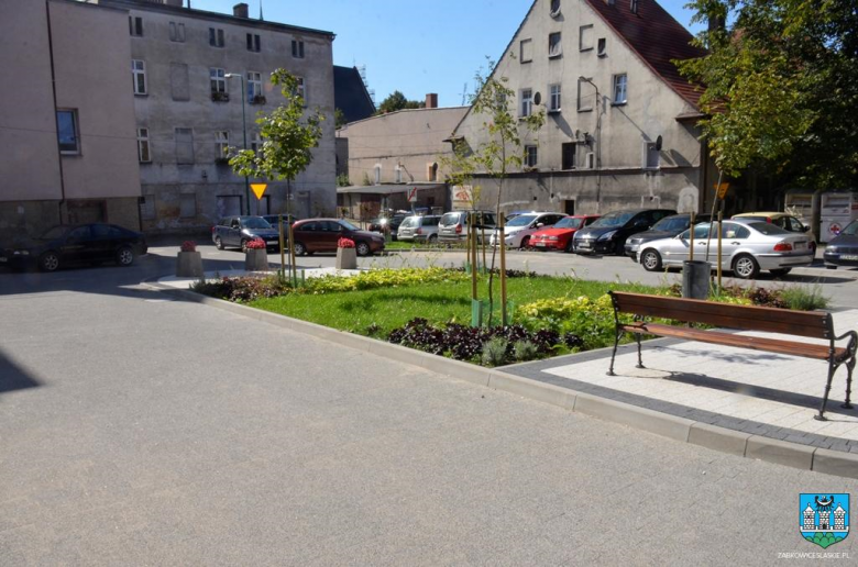 Podwórko w rynku (Rynek 7-10) przebudowane w ramach projektu „Poprawa Środowiska Miejskiego w Gminie Ząbkowice Śląskie”