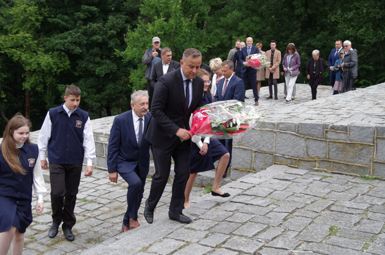 W 82 rocznicę wybuchu II wojny światowej złożono kwiaty pod pomnikiem Orła Piastowskiego 