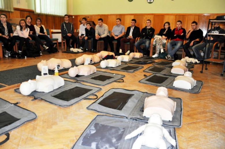 Europejski Dzień Przywracania Czynności Serca. Uczniowie prowadzili resuscytację krążeniowo-oddechową na 26 fantomach