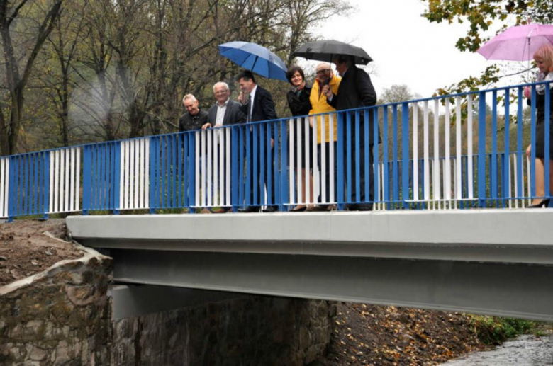 Most w Ożarach został oddany do użytku niespełna rok temu