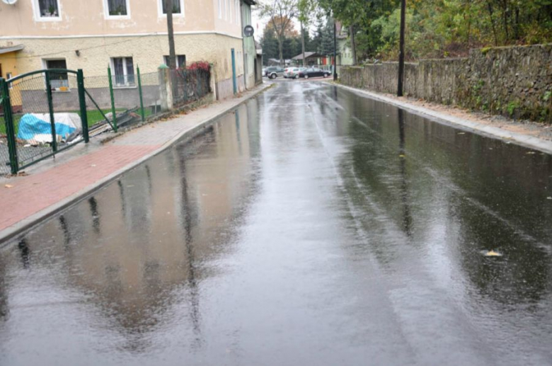 Przebudowa chodnika i drogi powiatowej zakończyła się w październiku tego roku