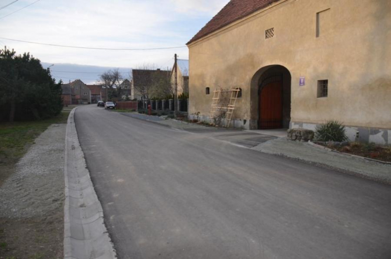 Odnowiony odcinek drogi znacznie poprawi komfort korzystania z drogi i uatrakcyjni wygląd wsi