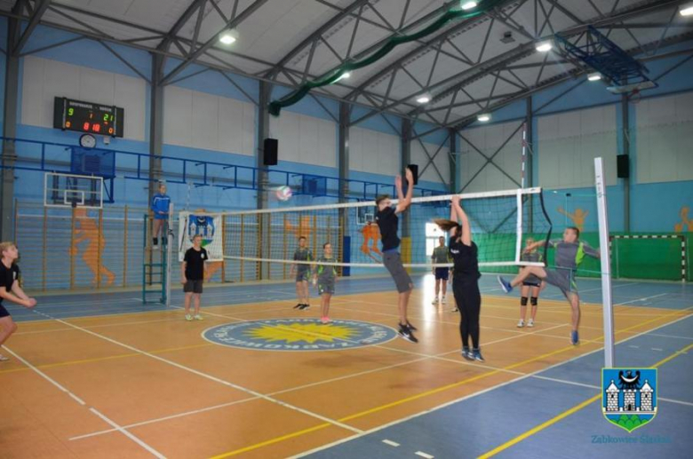Turniej  siatkówki o puchar Młodzieżowej Rady Miejskiej w Ząbkowicach Śląskich