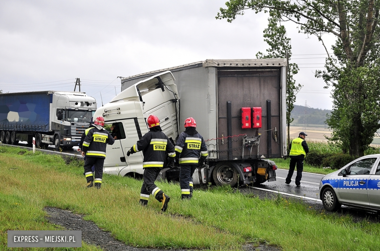Kolizja samochodu ciężarowego nieopodal zjazdu do Tarnowa
