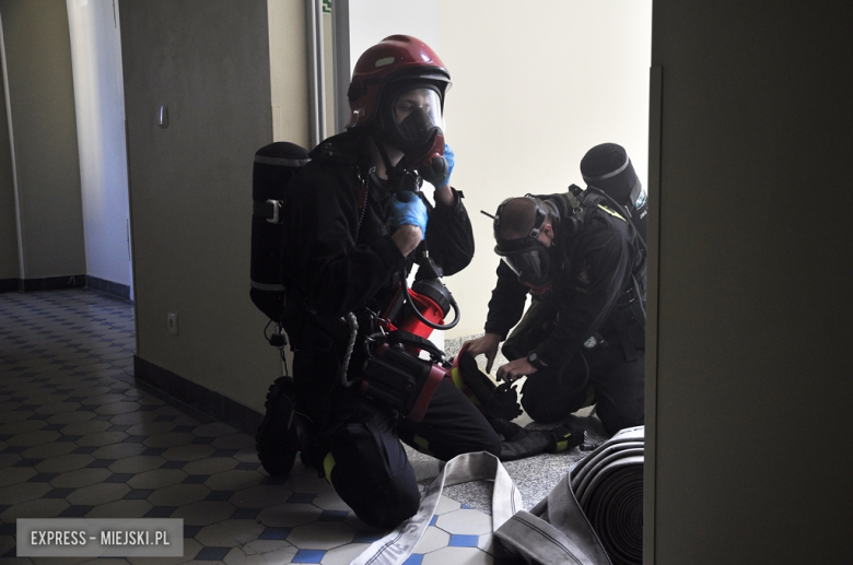 III dzień ćwiczeń - pożar w jednym z pomieszczeń na drugim piętrze szpitala