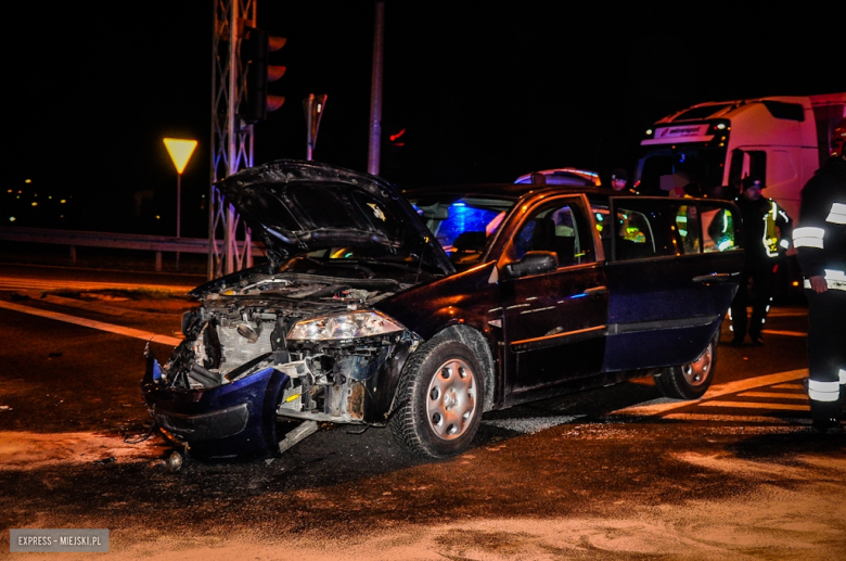 Zderzenie dwóch pojazdów na skrzyżowaniu krajowej ósemki z małą obwodnicą Ząbkowic Śląskich