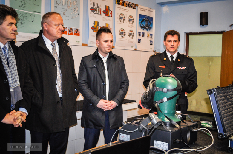W komendzie Państwowej Straży Pożarnej w Ząbkowicach Śląskich oddano nowy sprzęt to użytku