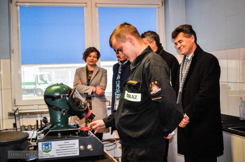 W komendzie Państwowej Straży Pożarnej w Ząbkowicach Śląskich oddano nowy sprzęt to użytku