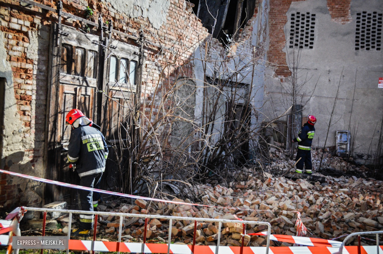 W Ząbkowicach Śląskich przy ul. Prusa zawaliła się ściana budynku gospodarczego
