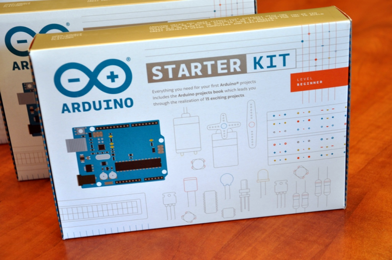 Zestawy do nauki programowania Arduino zostały przekazane do pracowni szkolnych