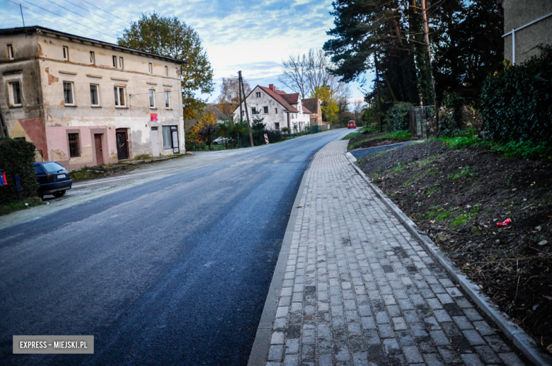 Trwa remont nawierzchni drogi powiatowej nr 3161D w miejscowości Zwrócona - zdjęcia z 4 listopada