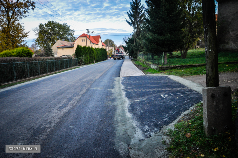 Trwa remont nawierzchni drogi powiatowej nr 3161D w miejscowości Zwrócona - zdjęcia z 4 listopada
