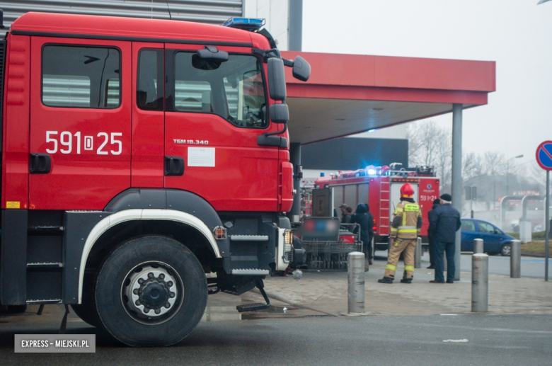 W Kauflandzie włączyła się czujka pożarowa. Strażacy sprawdzili obiekt. Zagrożenia nie stwierdzono