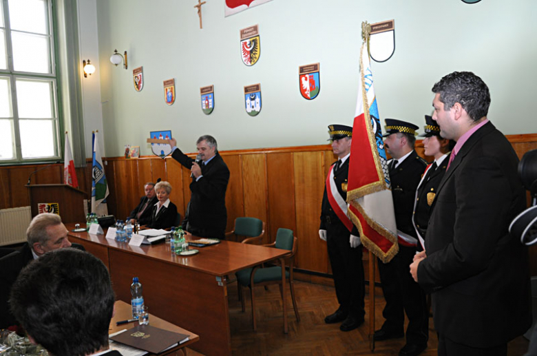 Herb Ząbkowic dla nowego burmistrza