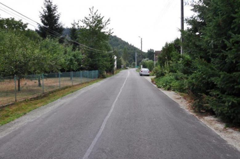 Prawie 2.5-kilometrowy na drodze Dzbanów-Laskówka został wyremontowany i oddany do użytku