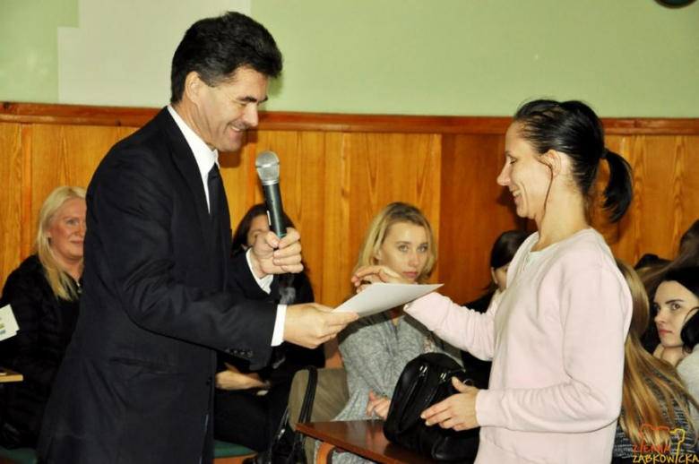 Nagrody najlepszym uczniom wręczał starosta Roman Fester