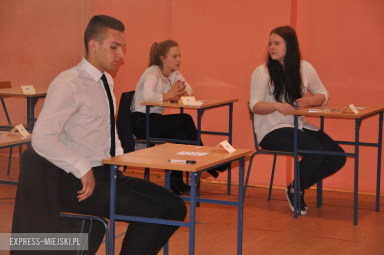Uczniowie ząbkowickiego ogólniaka rozpoczęli matury. Dziś pisali egzamin z języka polskiego
