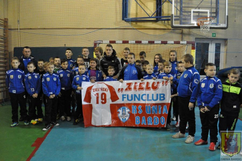 Piotr Zieliński spotkał się z młodymi piłkarzami Unii Bardo
