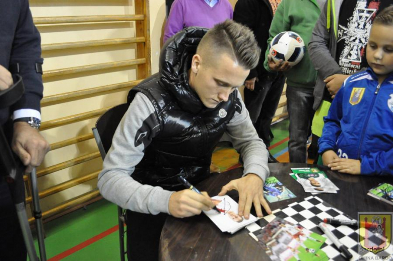 Piotr Zieliński spotkał się z młodymi piłkarzami Unii Bardo