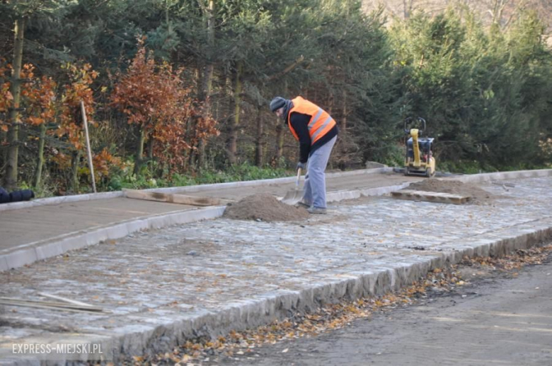 Na 18 listopada został wyznaczony nowy termin zakończenia remontu drogi z Przyłęku w stronę Ożar