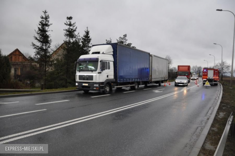 Zderzenie osobówki z ciężarówką w Braszowicach